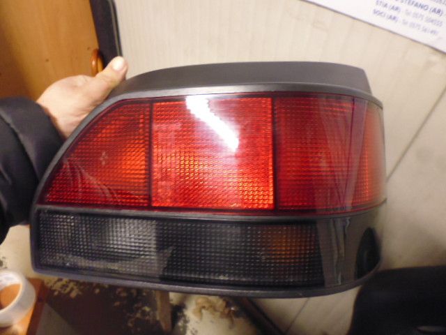 Faro posteriore destro 7701034742 originale Renault per Clio prima serie.