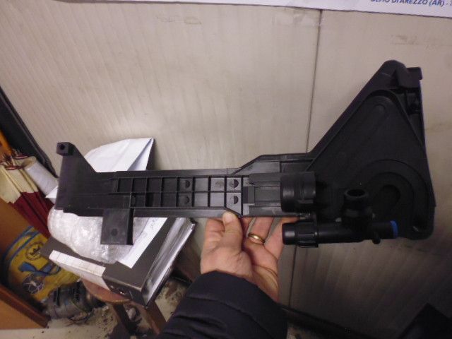 Supporto vaschetta compensazione radiatore 17112248408 originale BMW serie 3 E46.