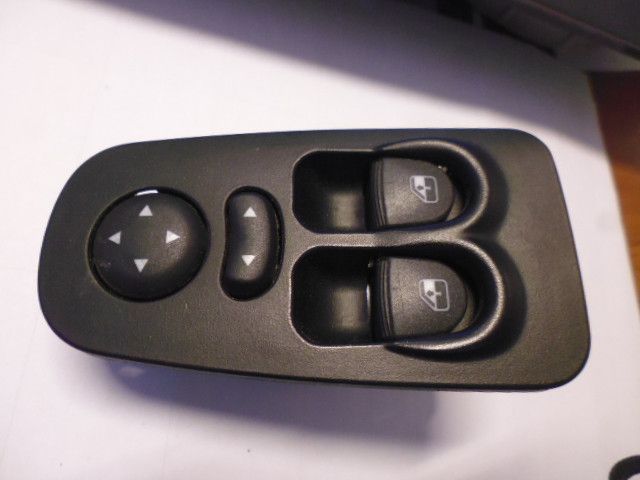 Pulsantiera interruttori alzavetro anteriore sinistro 735360605 originale Lancia Ypsilon 2003/2011.