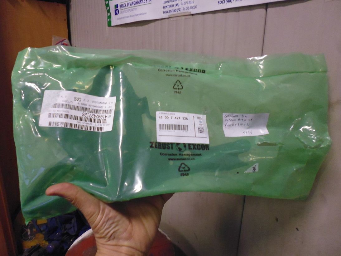 Cerniera destra originale 41007427126 per cofano BMW X1 serie F48.