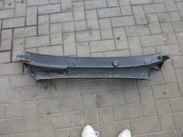 Gocciolatoio griglia fra cofano e parabrezza Citroen C2 motore 8HX 1,4 HDI 50 kw.