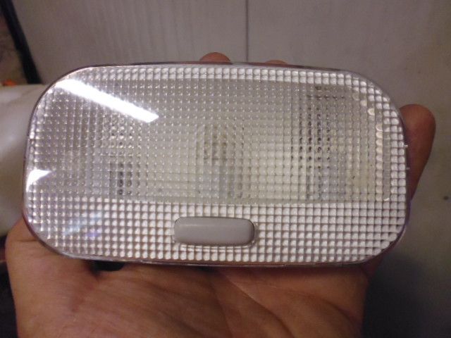 Terza luce stop Citroen C2. Usata come da foto, smontata da vettura del 2004.