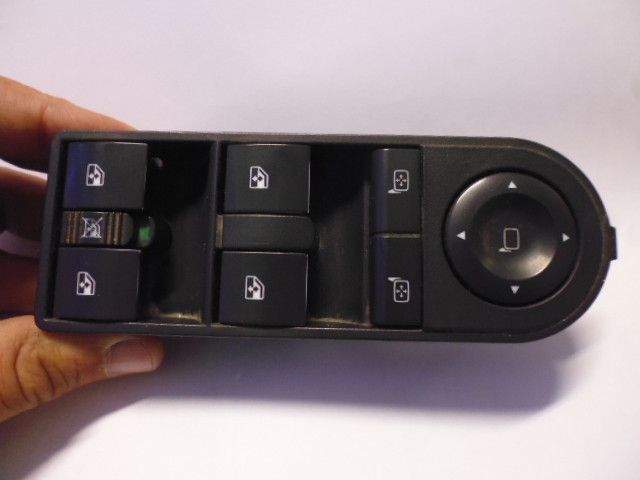 Pulsantiera alzavetro alzacristallo anteriore sinistra 13228699 Opel Zafira B.