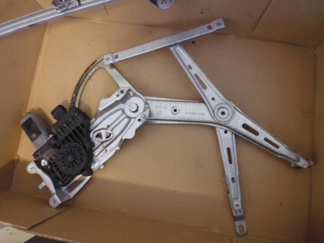 Meccanismo motorino alzavetro alzacristallo anteriore sinistro Opel Zafira B.