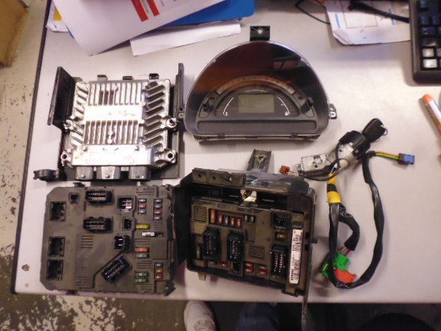Kit accensione avviamento Citroen C2 1.4 HDI del 2004 motore 8HX 1398 cc. 50 kw. Usato come da foto.