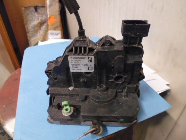 Serratura sportello anteriore sinistro 51905687 Fiat Grande Punto Evo.