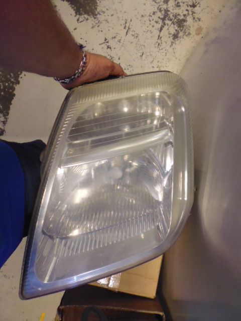 Faro fanale anteriore sinistro Citroen C2.