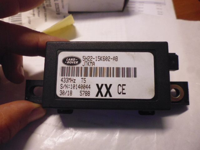 Amplificatore di antenna radio originale Land Rover 5H22-15K602-AB per Discovery 3.