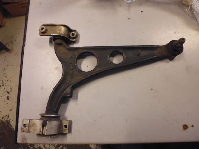 Braccio oscillante trapezio inferiore destro Fiat Multipla seconda serie.