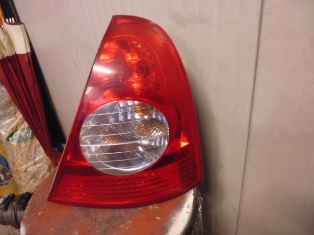 Faro fanale posteriore destro 8200071414 originale Renault Clio seconda serie.