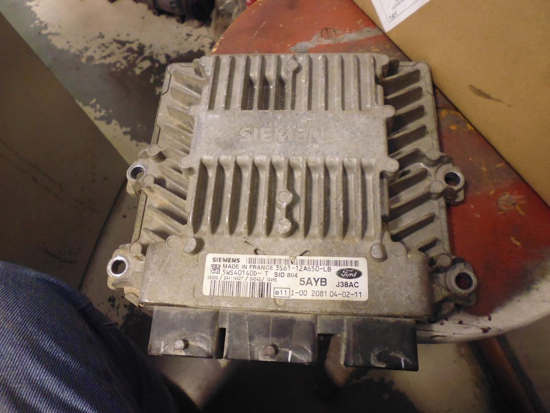 Centralina motore Ford Fiesta Siemens SID 804 5WS40140D-T 3S61-12A650-LB 5AYB J38AC. Centralina motore Ford Fiesta Siemens SID 804 5WS40140D-T 3S61-12A650-LB 5AYB J38AC.