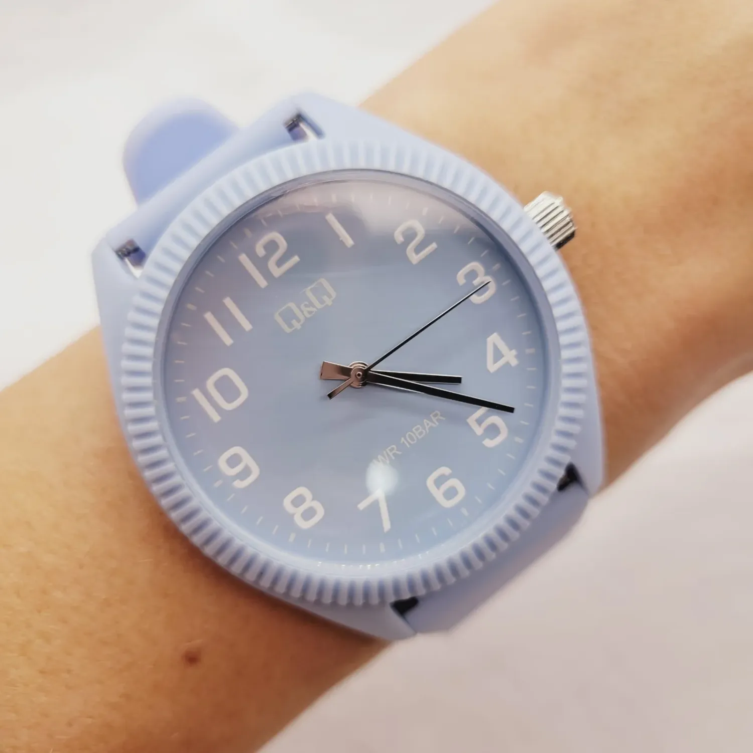 RELOJ Q&amp;Q