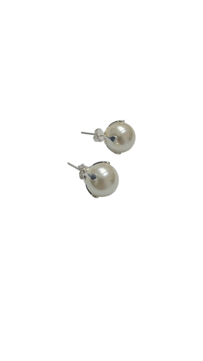 Perlas engarzadas, color plata. tamaño grande.