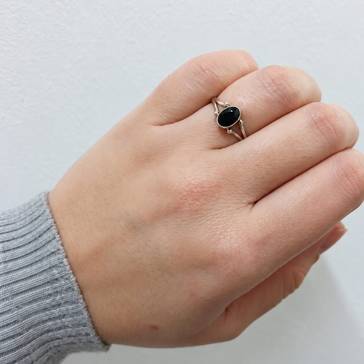 Anillo Plata 925, diseño con piedra ONIX