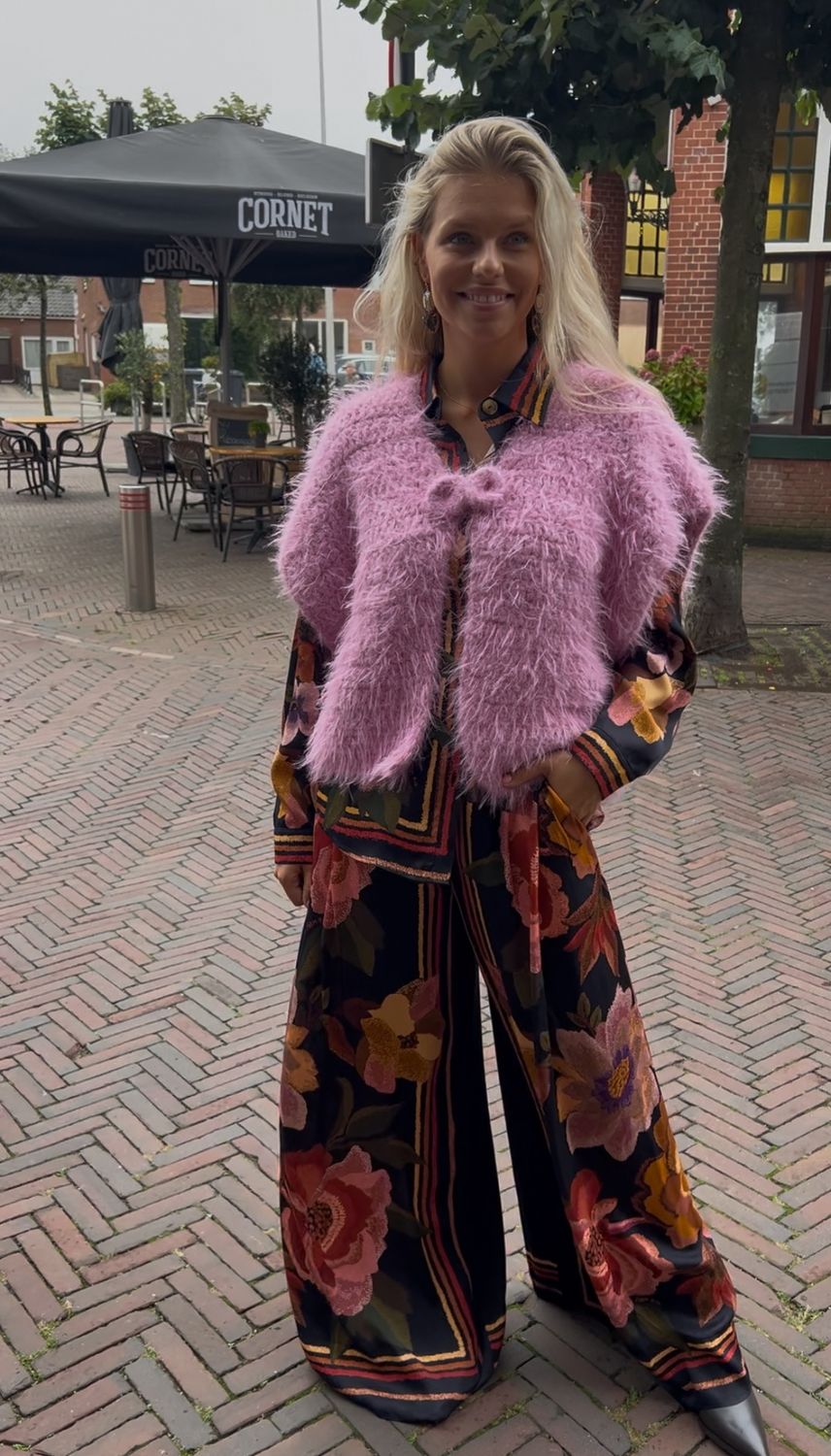 Fluffy gilet button
