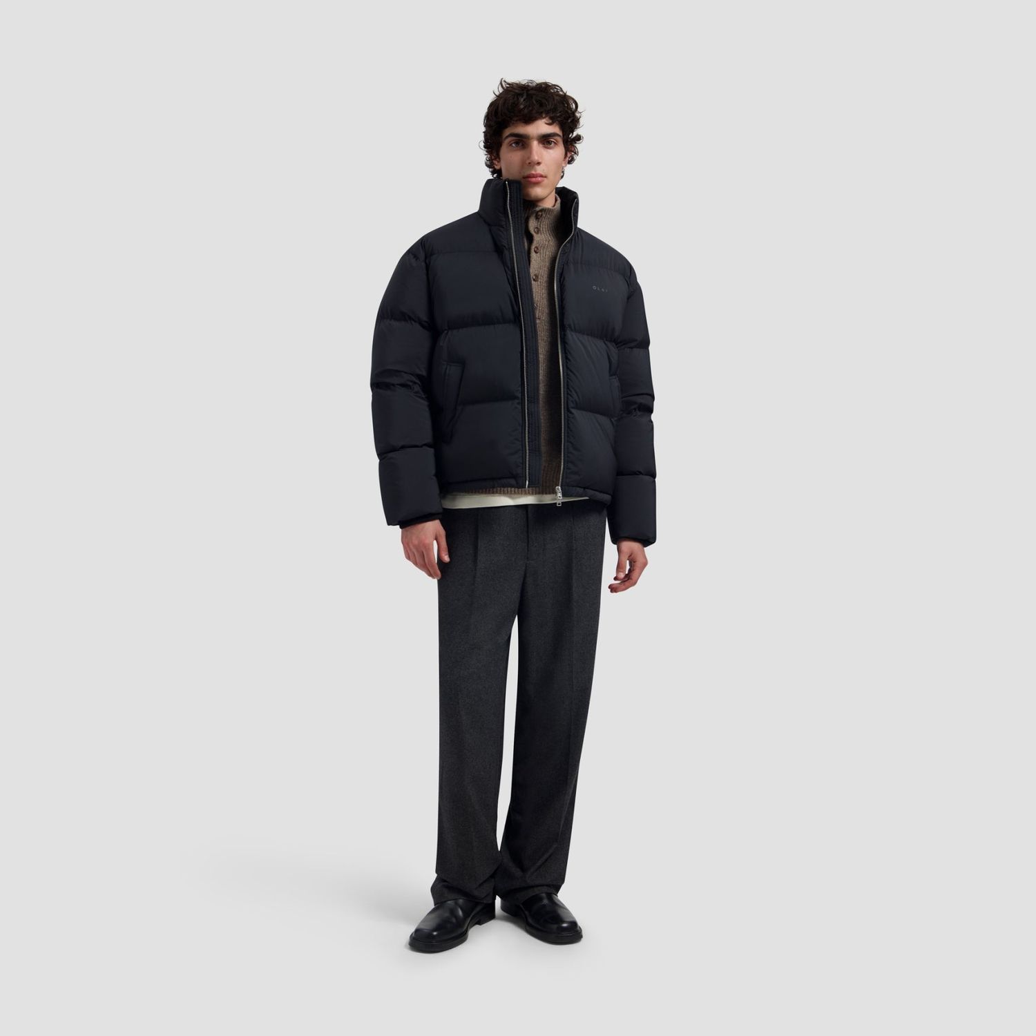 ØLÅF Puffer Jacket Black, worn, full look