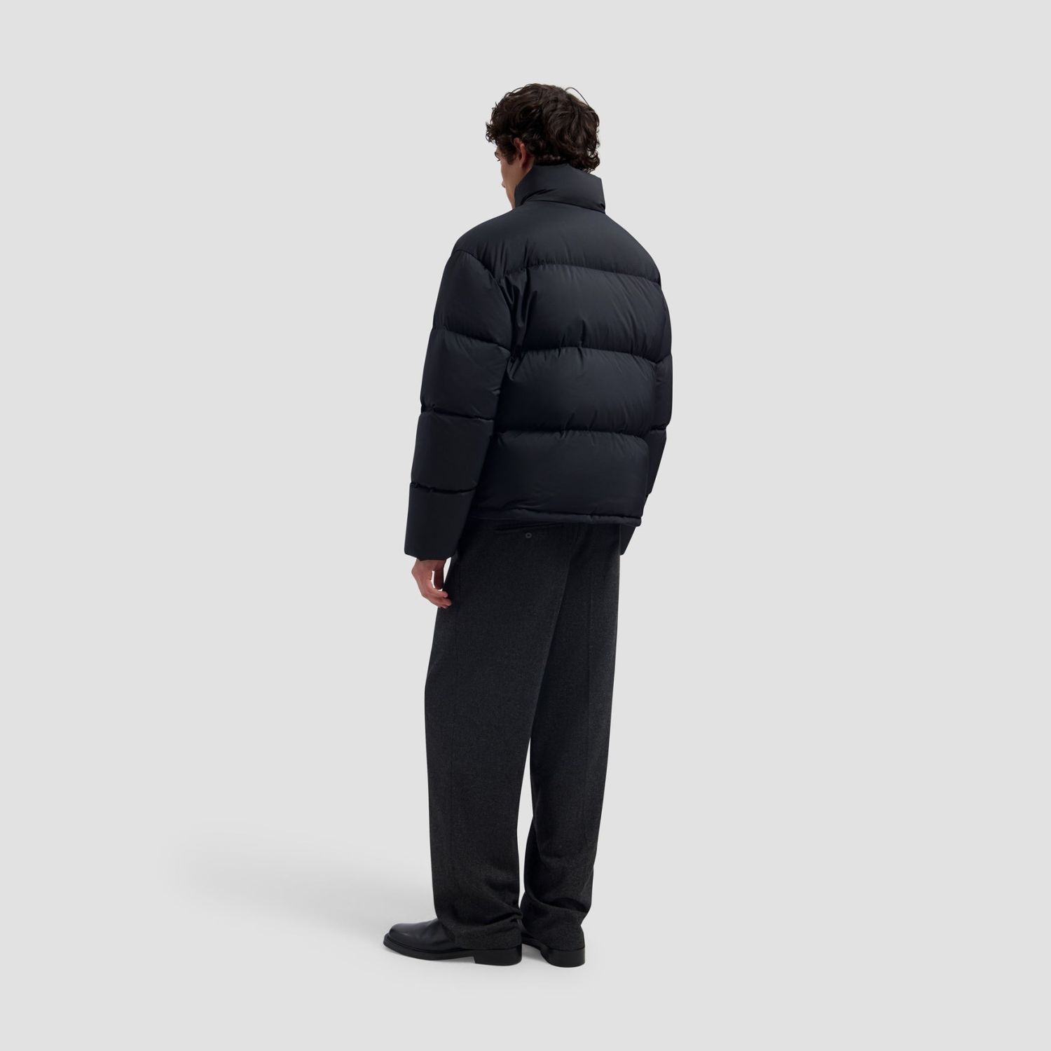 ØLÅF Puffer Jacket Black, worn, full look