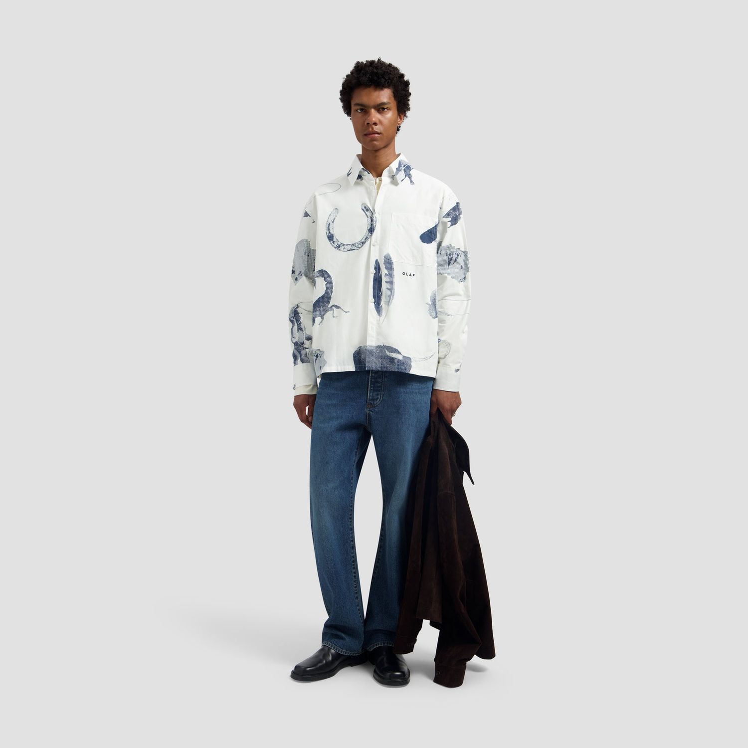 ØLÅF Cowboy AOP Boxy Shirt White/Navy, worn, full look