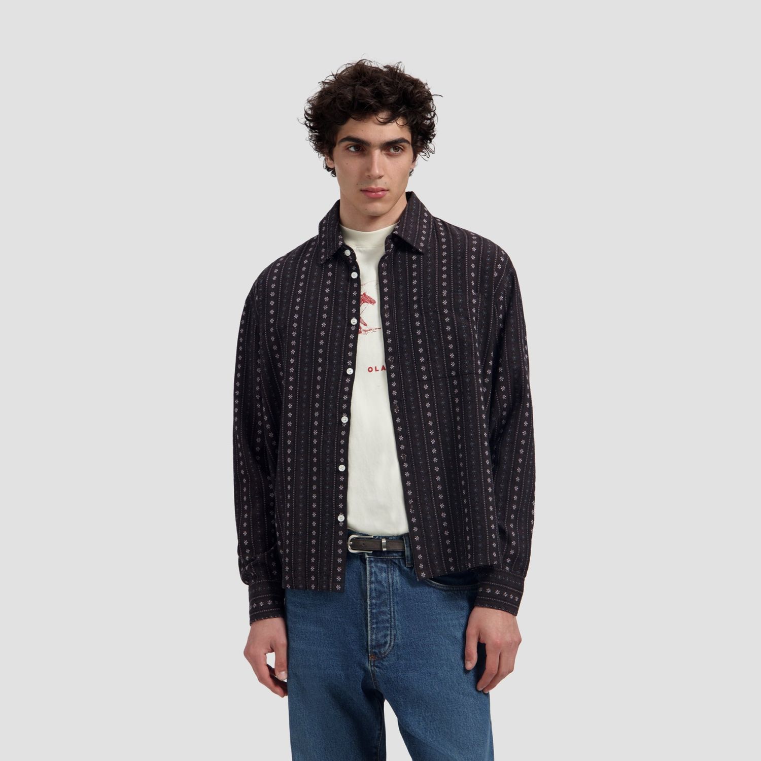ØLÅF Cowboy Boxy Shirt Chocolate Plum, worn