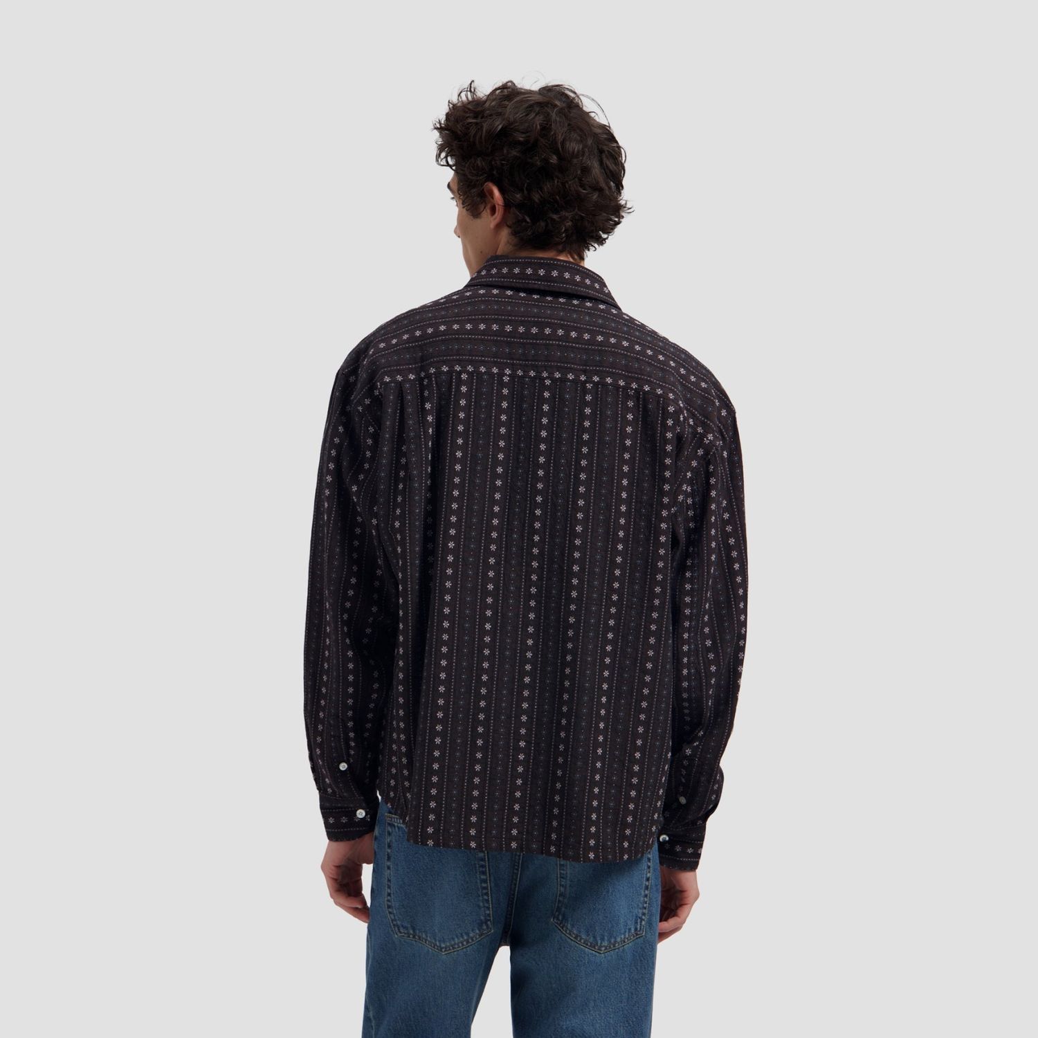 ØLÅF Cowboy Boxy Shirt Chocolate Plum, worn