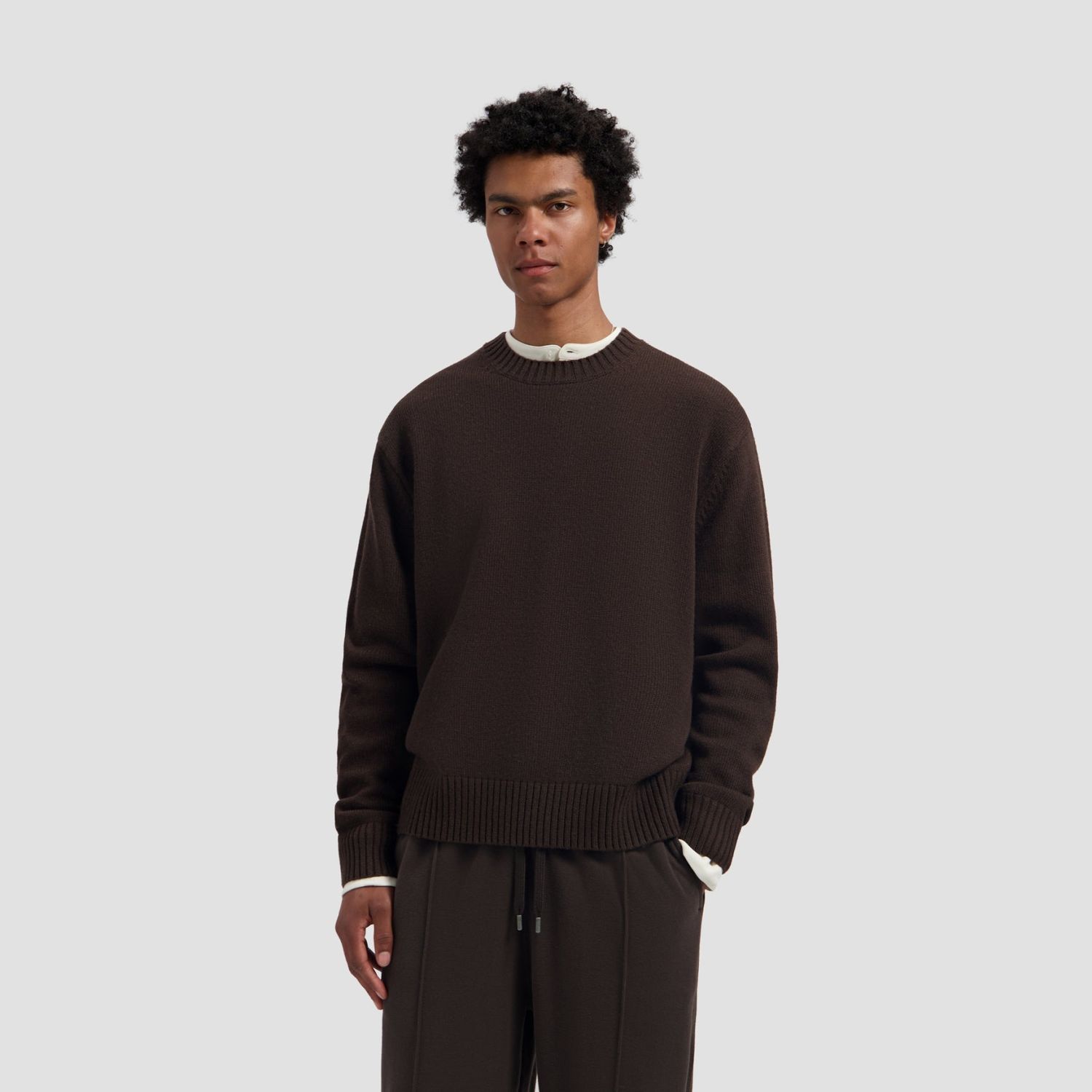 ØLÅF Essential Knitted Crewneck Chocolate Plum, worn