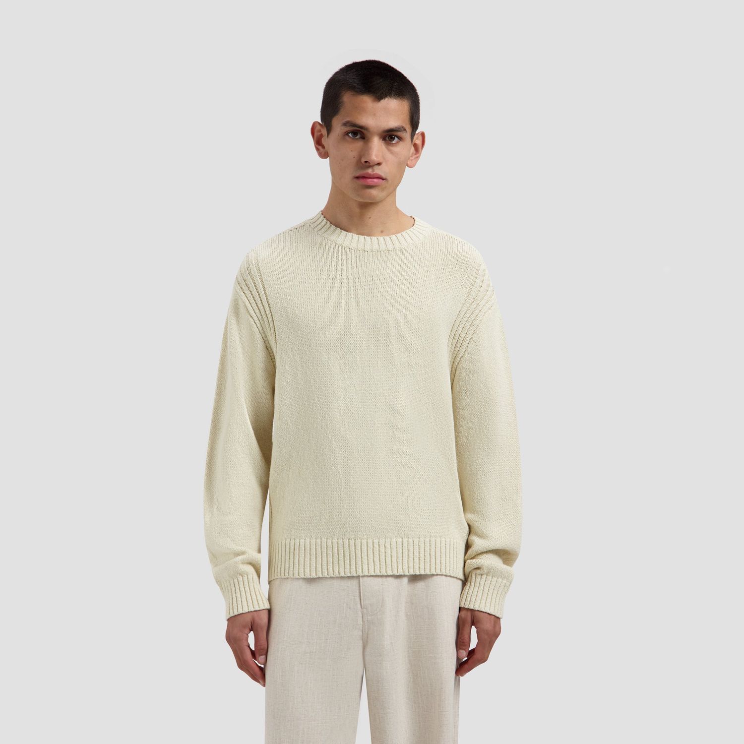 ØLÅF Essential Knitted Crewneck Off White, worn
