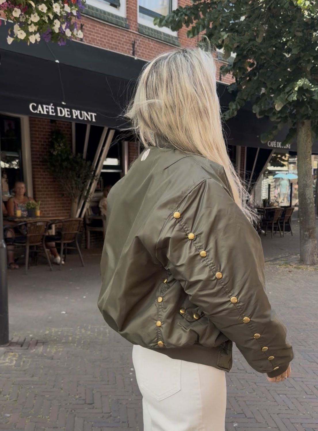 Suus the Label Bomber studs arms