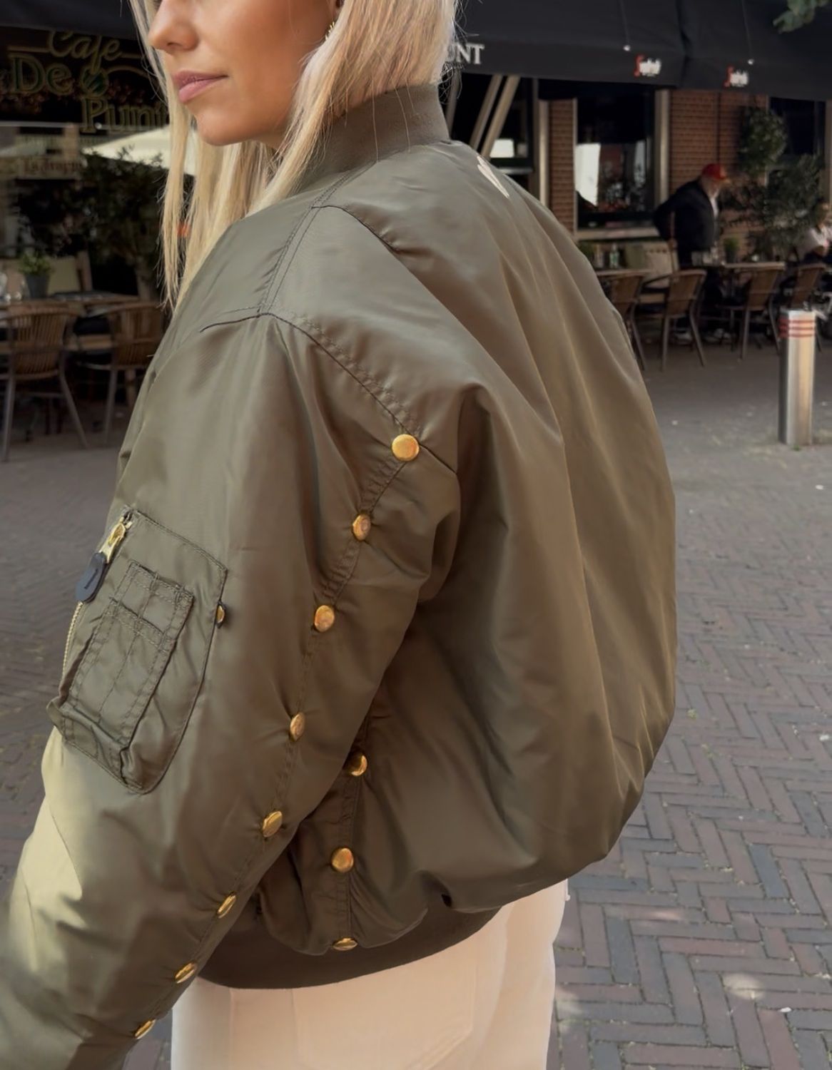 Suus the Label Bomber studs arms