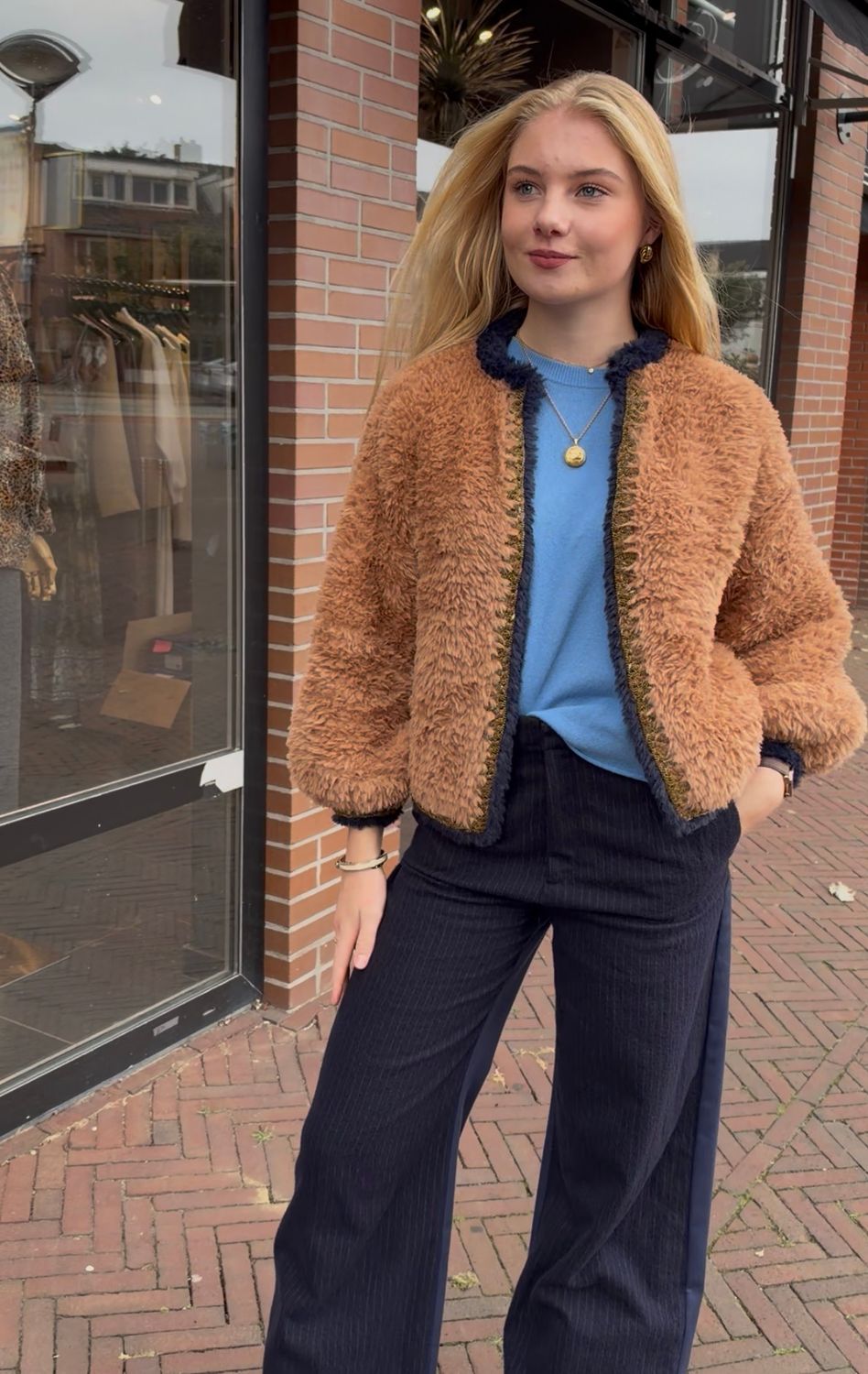 Fluffy lurex vest
