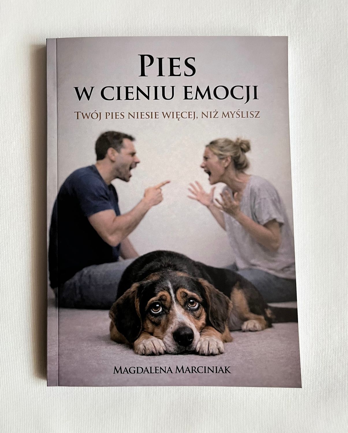 Pies w cieniu emocji. Twój pies niesie więcej niż myślisz. Książka.