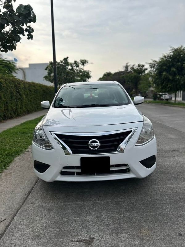 ​NISSAN VERSA SENSE 2018