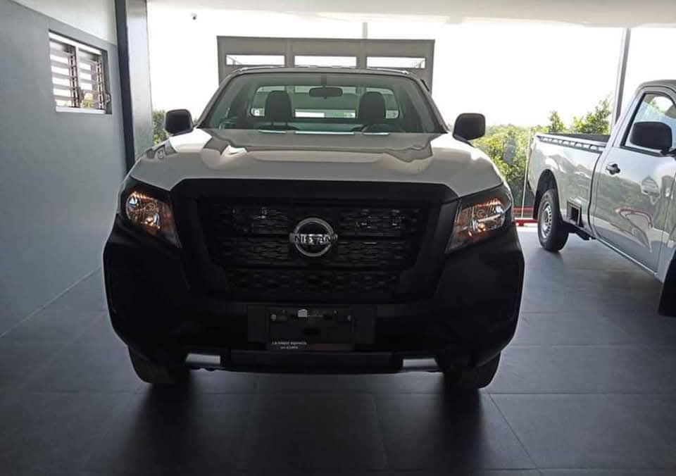​NISSAN NP300 ESTACAS 2021