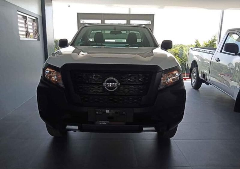 ​NISSAN NP300 ESTACAS 2021