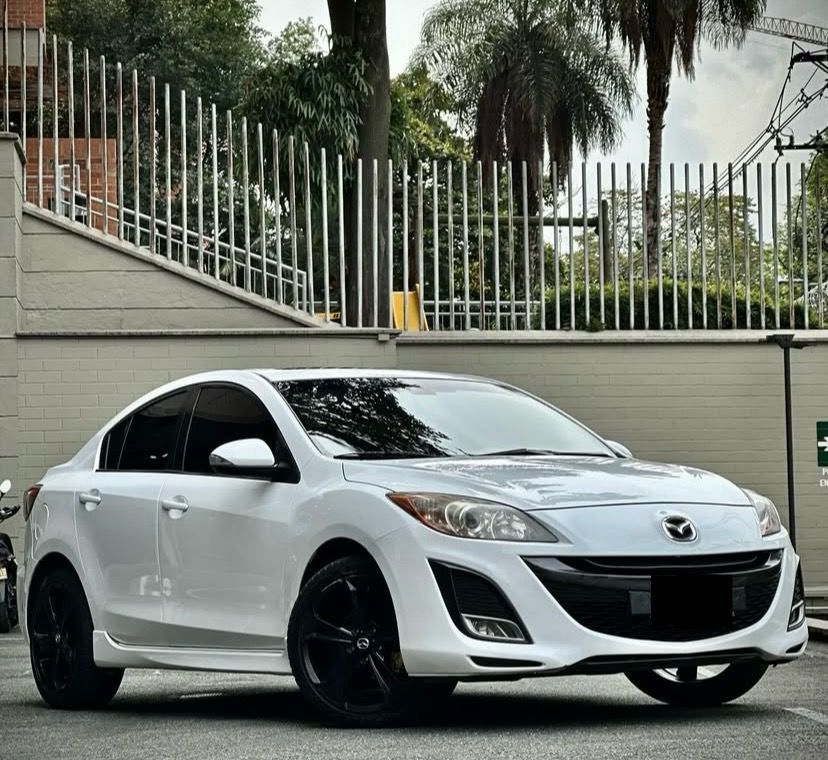 MAZDA 3 GRAND TOURING 2013