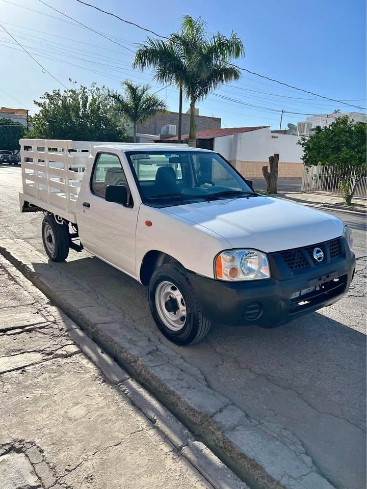 NISSAN NP300 2014