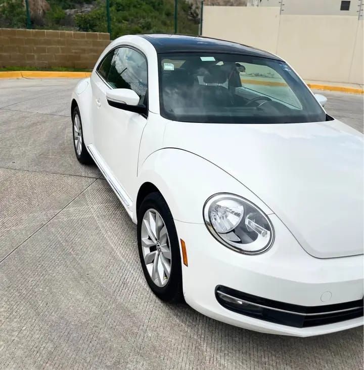 VOLKSWAGEN BEETLE SPORT 2013