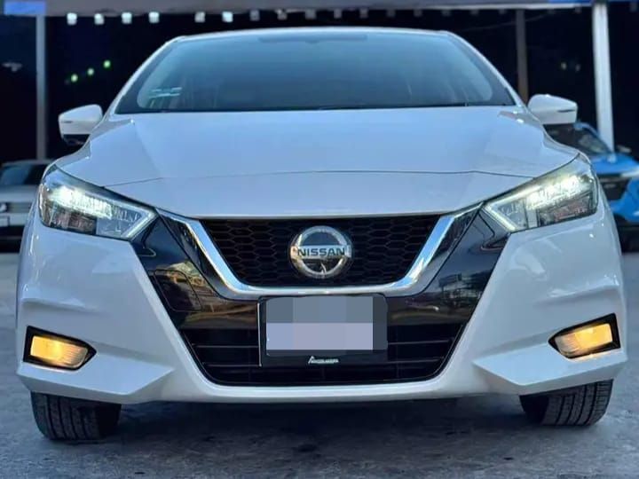 NISSAN VERSA PLATINUM 2020