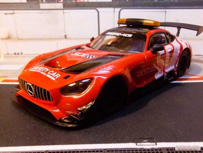 Mercedes AMG GT3 im Safety Car Design mit Zusatzleuchten