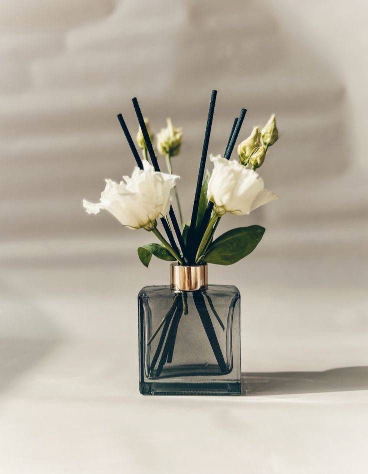 FloraScent – Decorative Reed Diffuser with Floral Touch