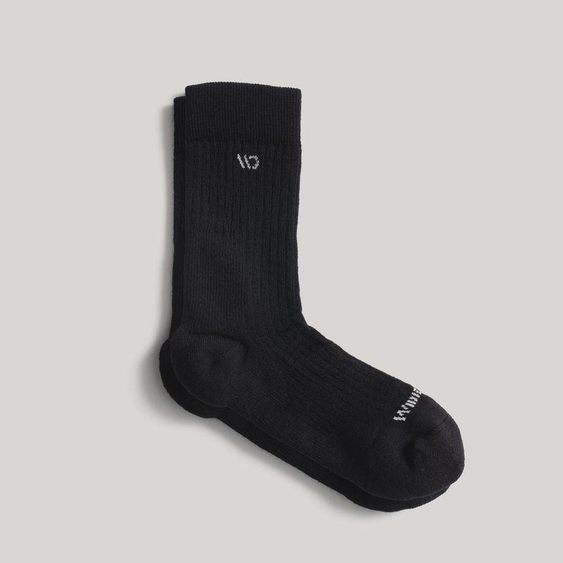 Darn Tough Wide Open Socks 9001 - Black