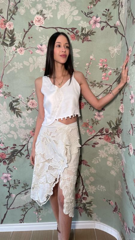 Veredas Embroidered Asymmetrical Crop Top