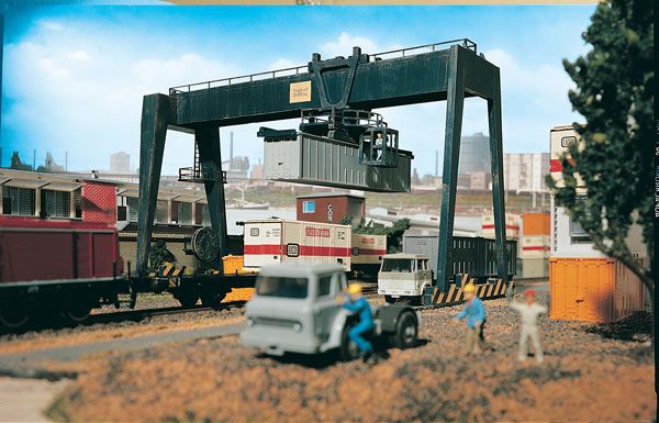 47905 Container Crane -- 6-1/2 x 2-1/2 x 3-1/8" 16.5 x 6.3 x 8cm N