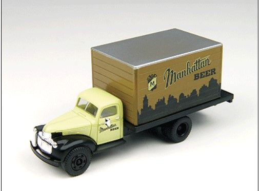 30322 HO 1941-46 Chevy Tank Truck, Manhattan Beer