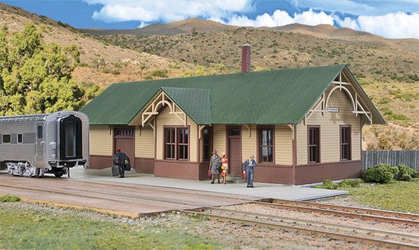 4057 Union Pacific(R)-Style Depot -- Kit - 6-1/4 x 7-3/4 x 4-3/4"  15-9/10 x 19-7/10 x 12cm
