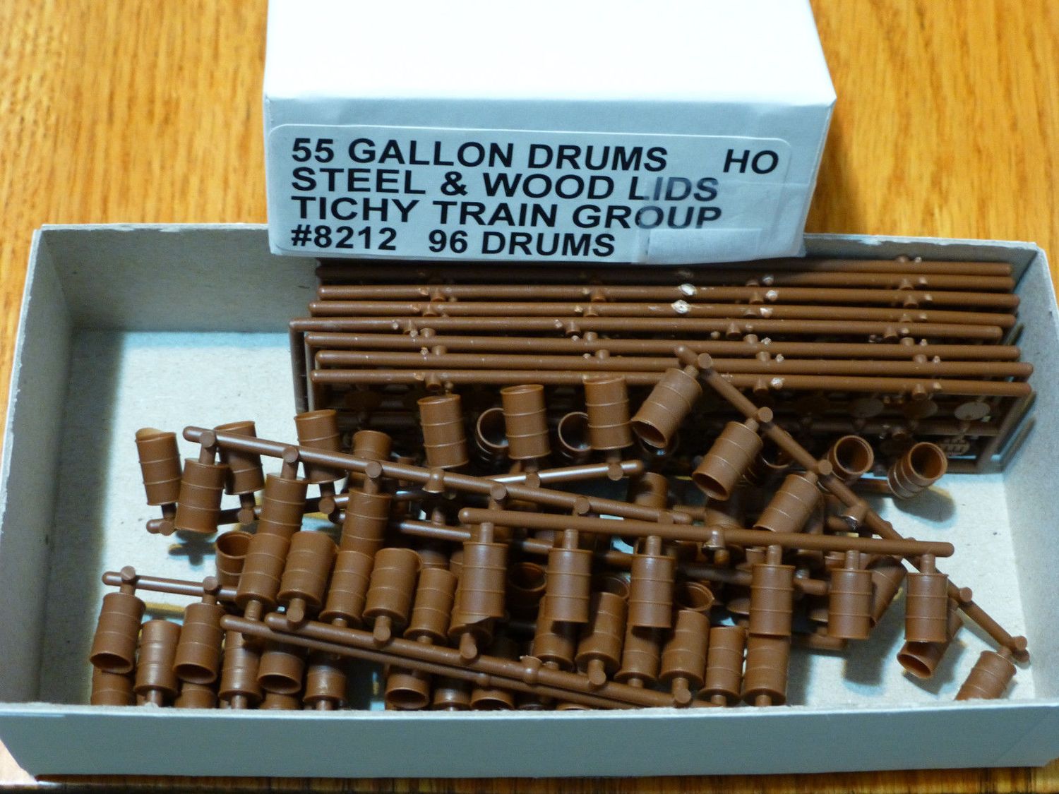 Tichy 8212 55-Gallon Drums, Steel &amp; Wood Lids - HO