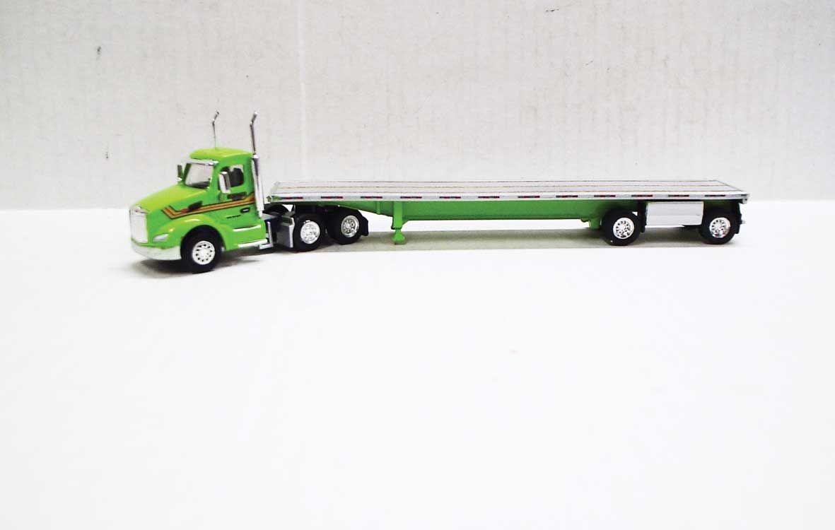 059 Peterbilt 579 Day-Cab Tractor with Flatbed Trailer HO