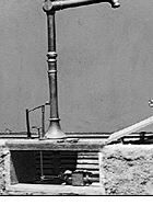 17 Water Crane -- 7/8 x 1-5/8"  2.3 x 4.2cm HO