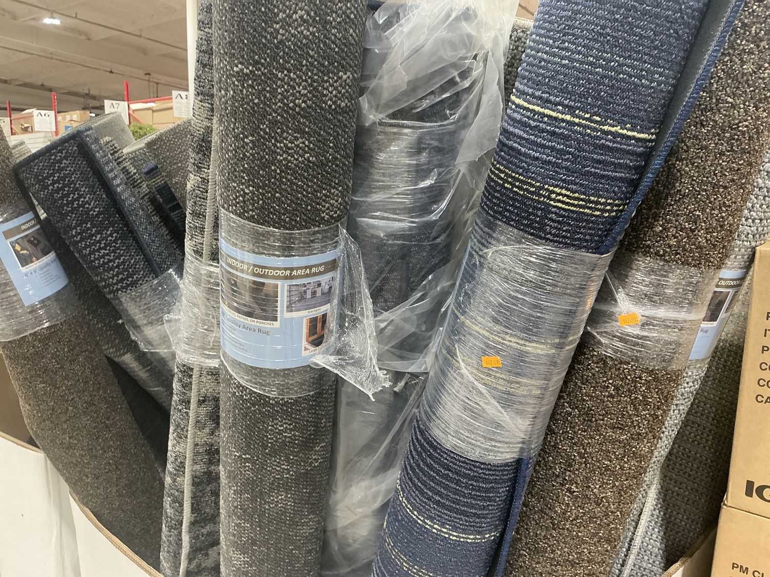 Indoor/outdoor area rug