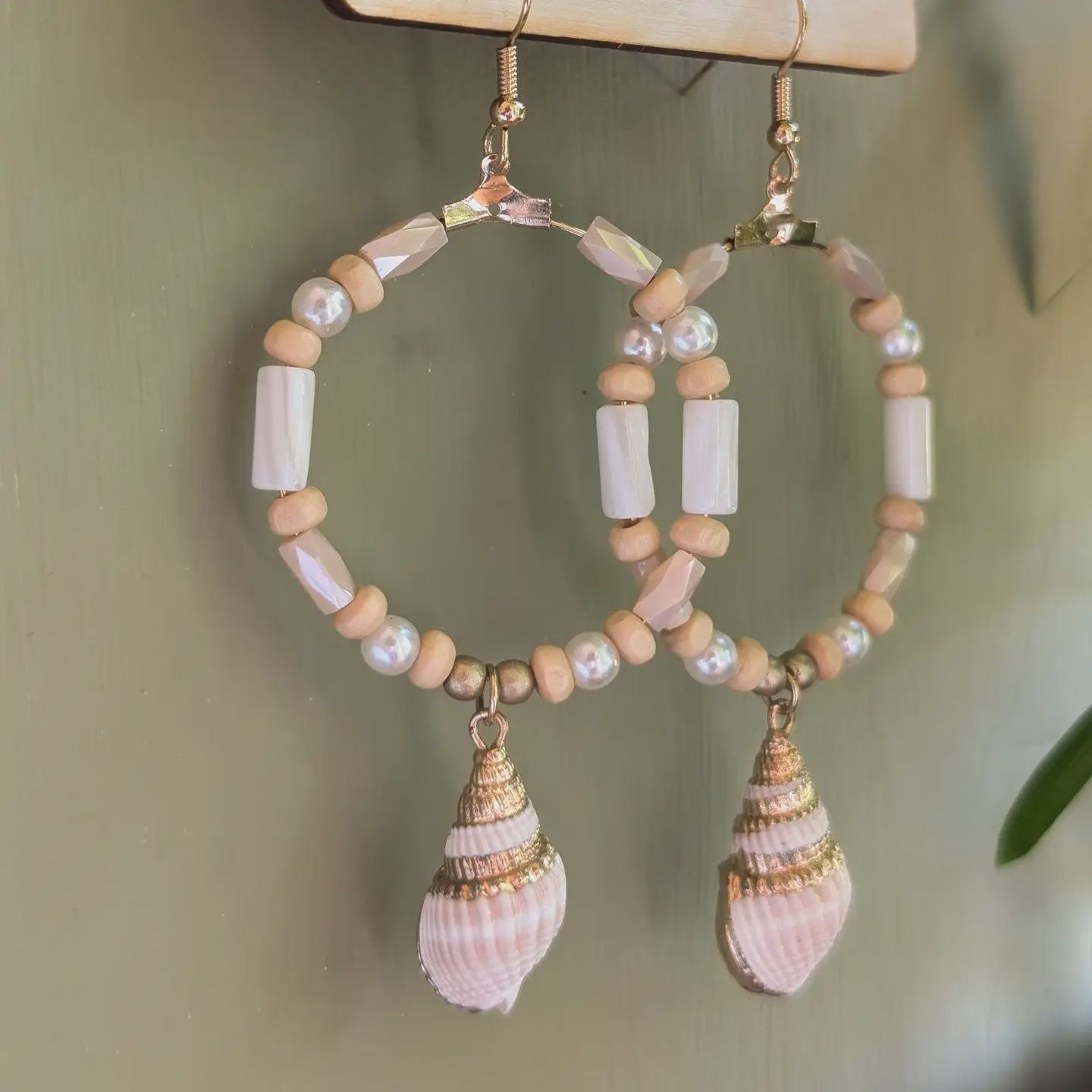 Beaded Shell Dangle Earrings - Pink