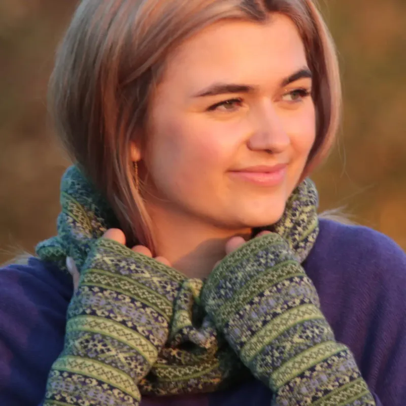 Cashmere Blend Fairisle Wrist Warmers - Forest Thistle